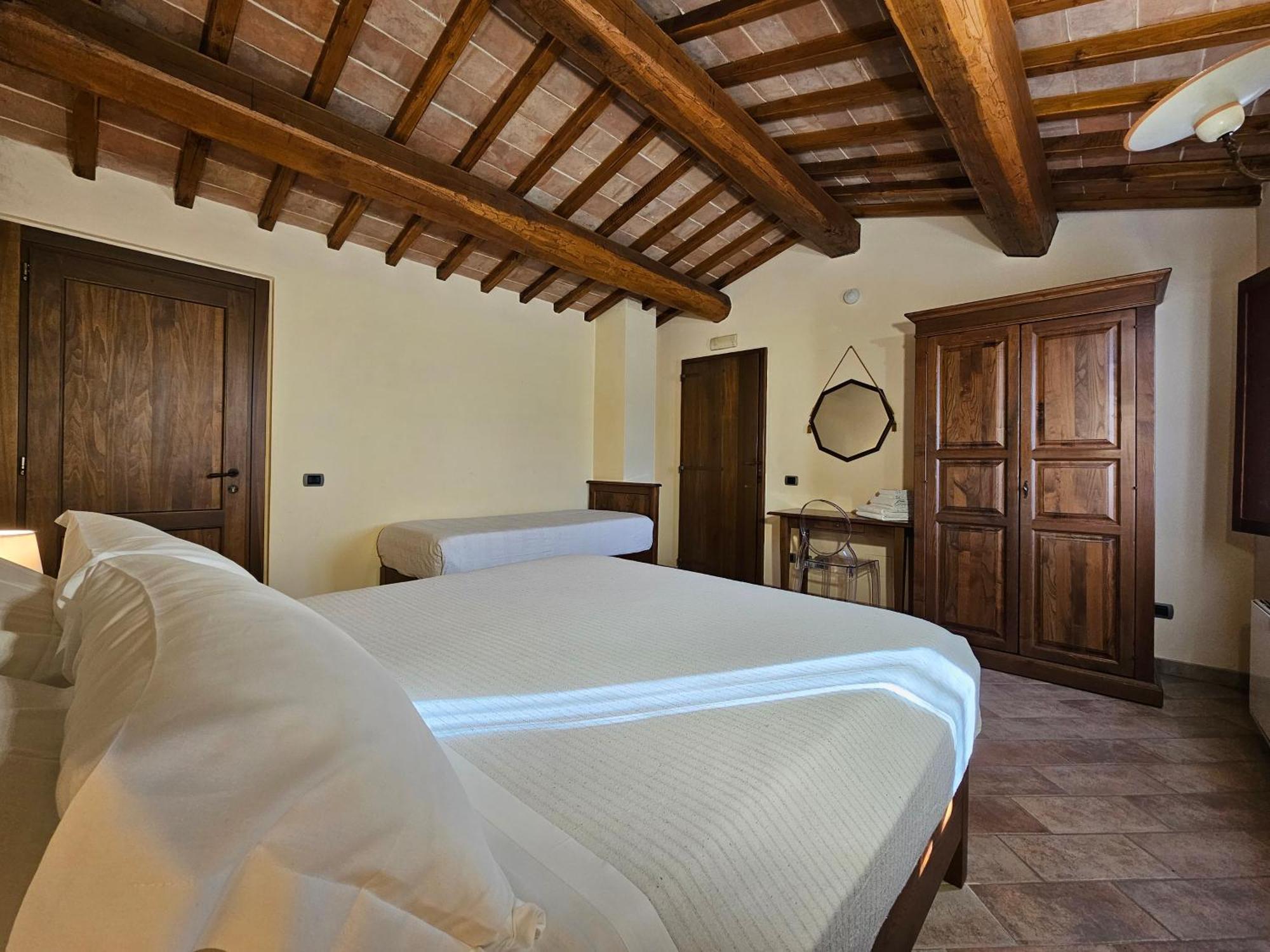 La Fonte Di Montebuono Villa Magione Phòng bức ảnh